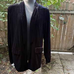 Mint Limit Women’s Black Velvet Blazer with just the right drape. Size Large